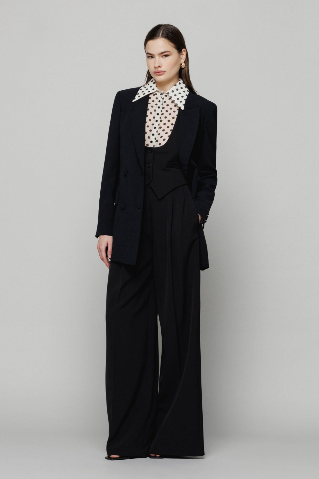 Pantalone ampio con pences sul davanti con etichetta • Nero