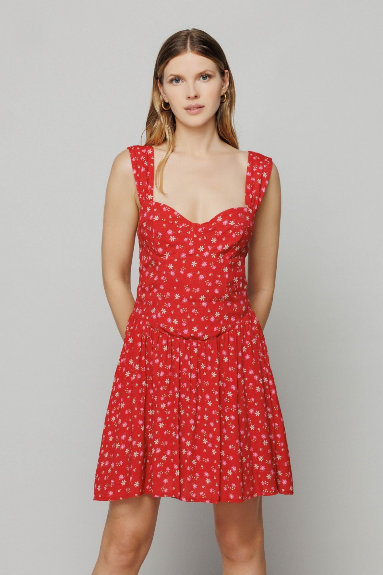 Claire - abito corto in crepe con scollo a cuore e gonna a ruota • Margaritas rouge