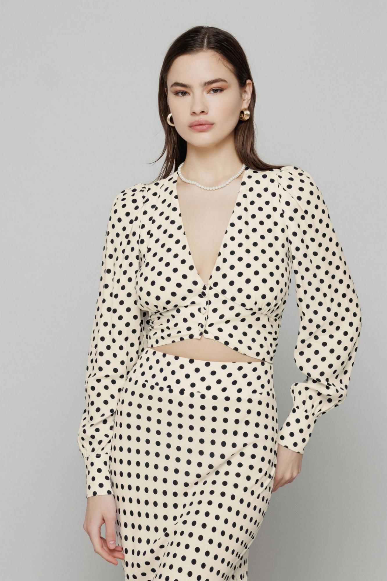 Immagine di Emily - top scollo a v con bottoncini • Pois ecru