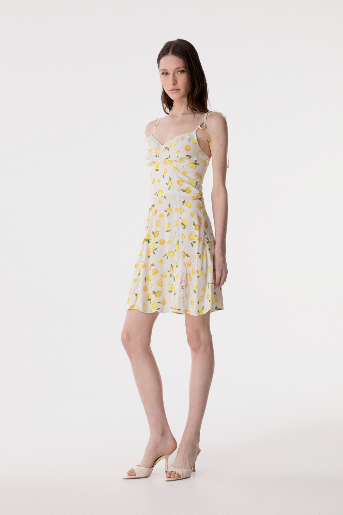 Alya - Abito Corto In Crepe Con Dettaglio Pizzo Sulla Scollatura • Citron Ecru