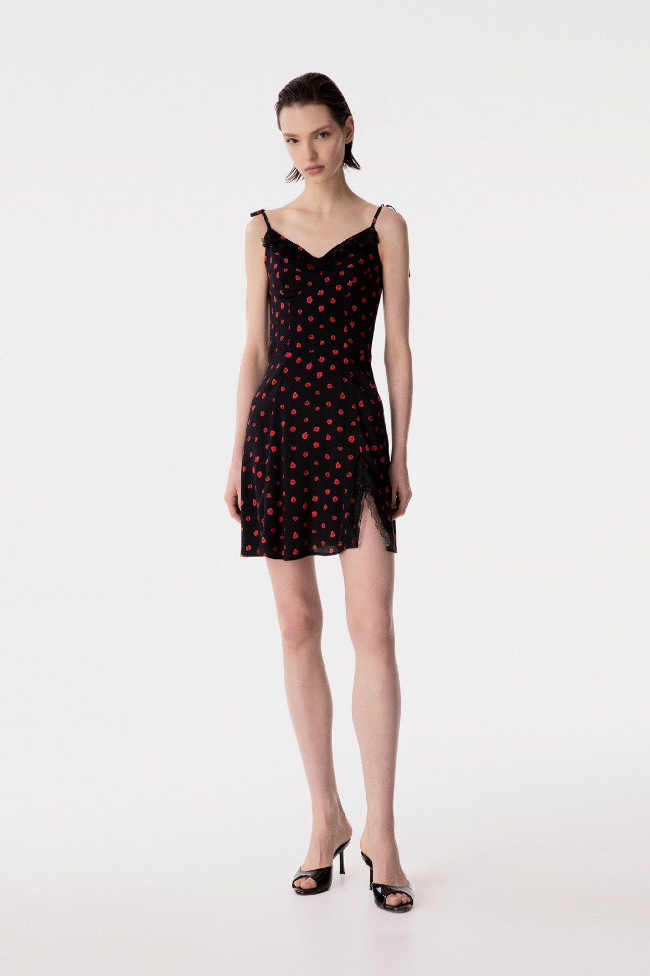 Alya - Abito Corto In Crepe Con Dettaglio Pizzo Sulla Scollatura • Rose Nero