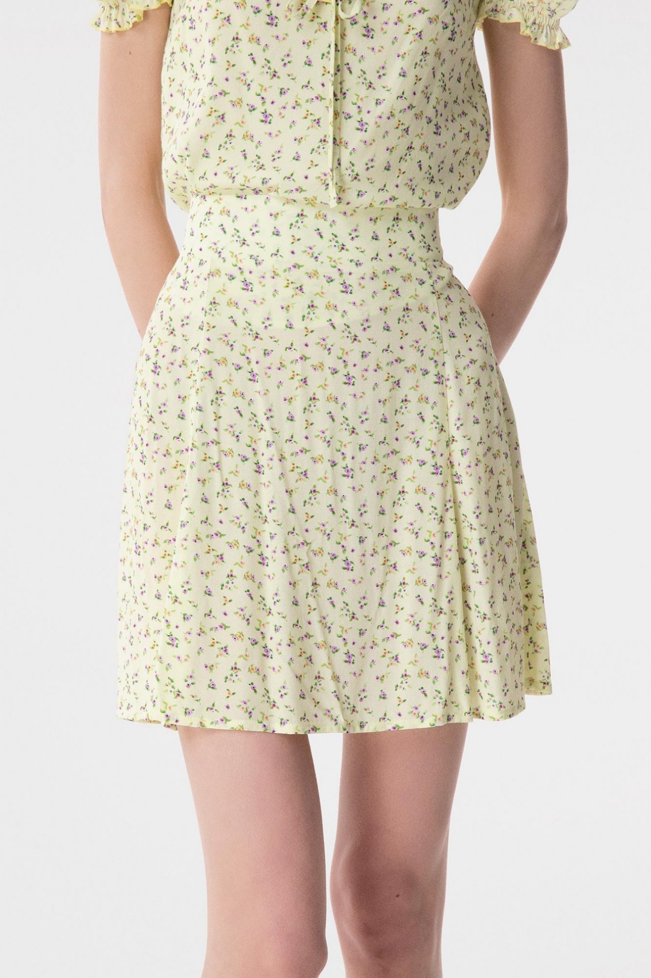 Kate - Gonna Corta Svasata • Jasmin Giallino