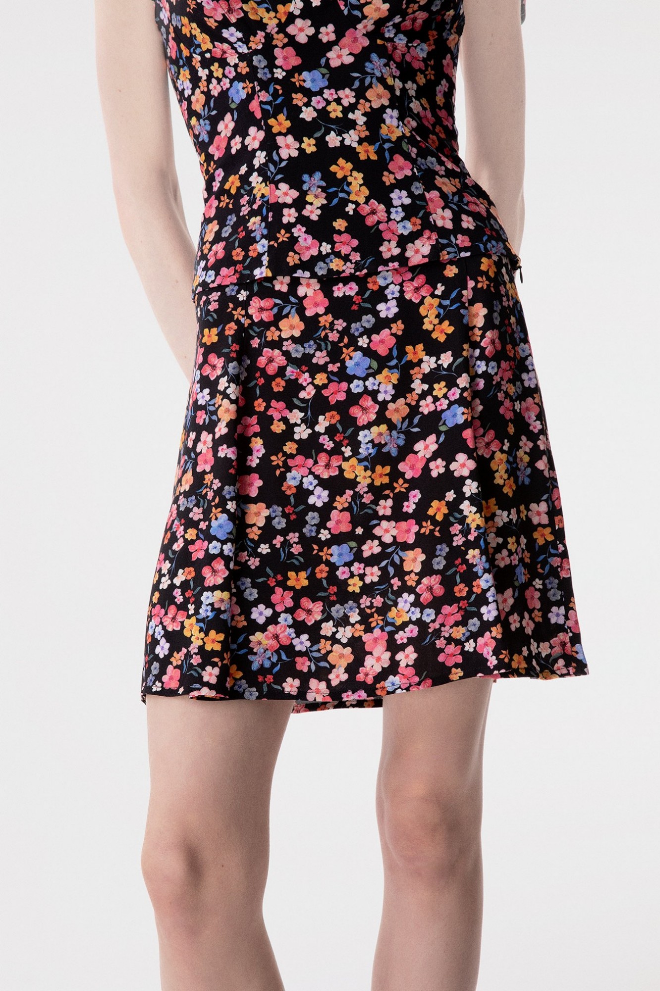 Kate - Gonna Corta Svasata • Bouquet Nero