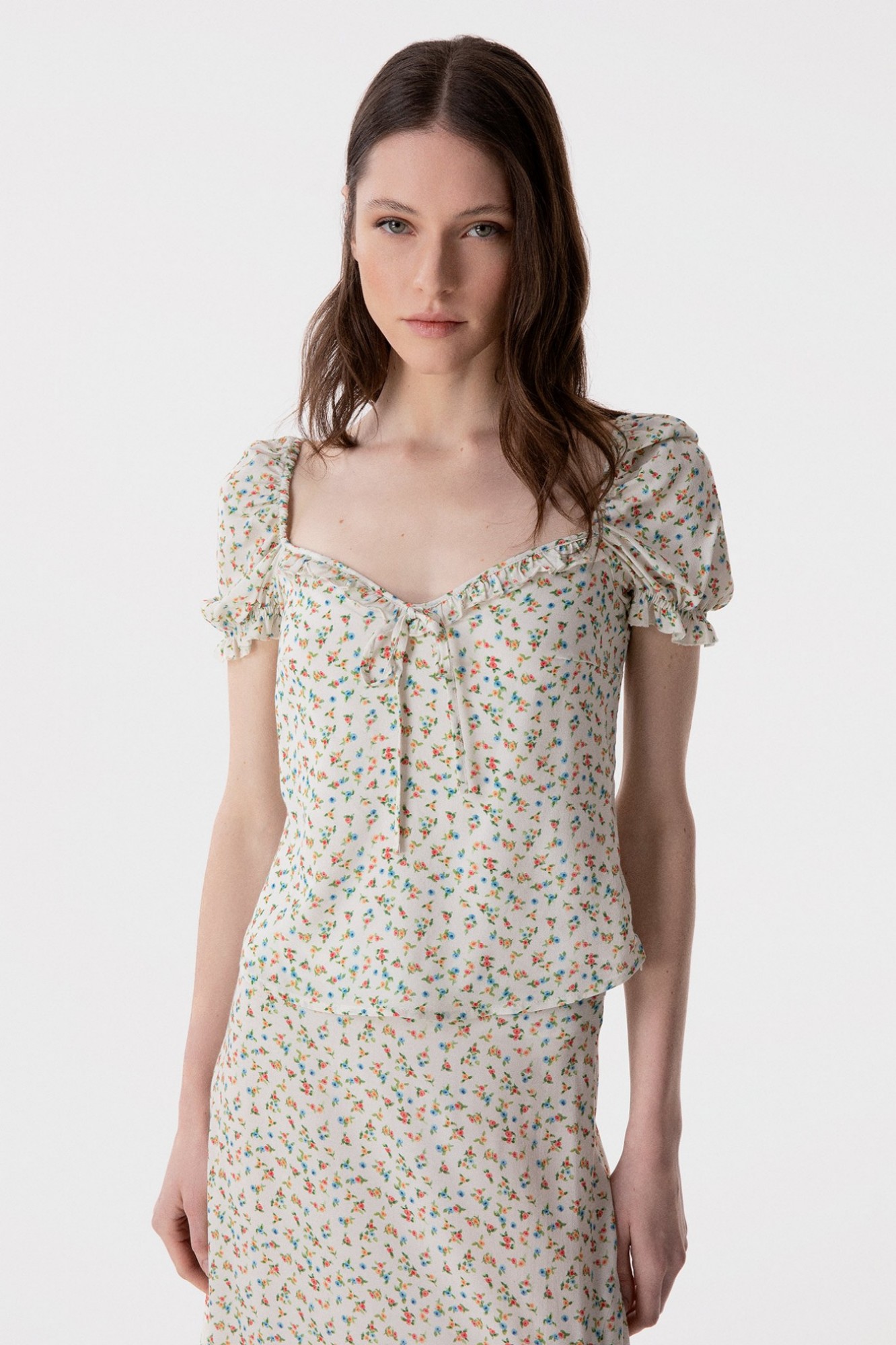 Letizia - Top In Crepe Mezza Manica Con Volant Sul Seno E Fondo Maniche • Jasmin Ecru