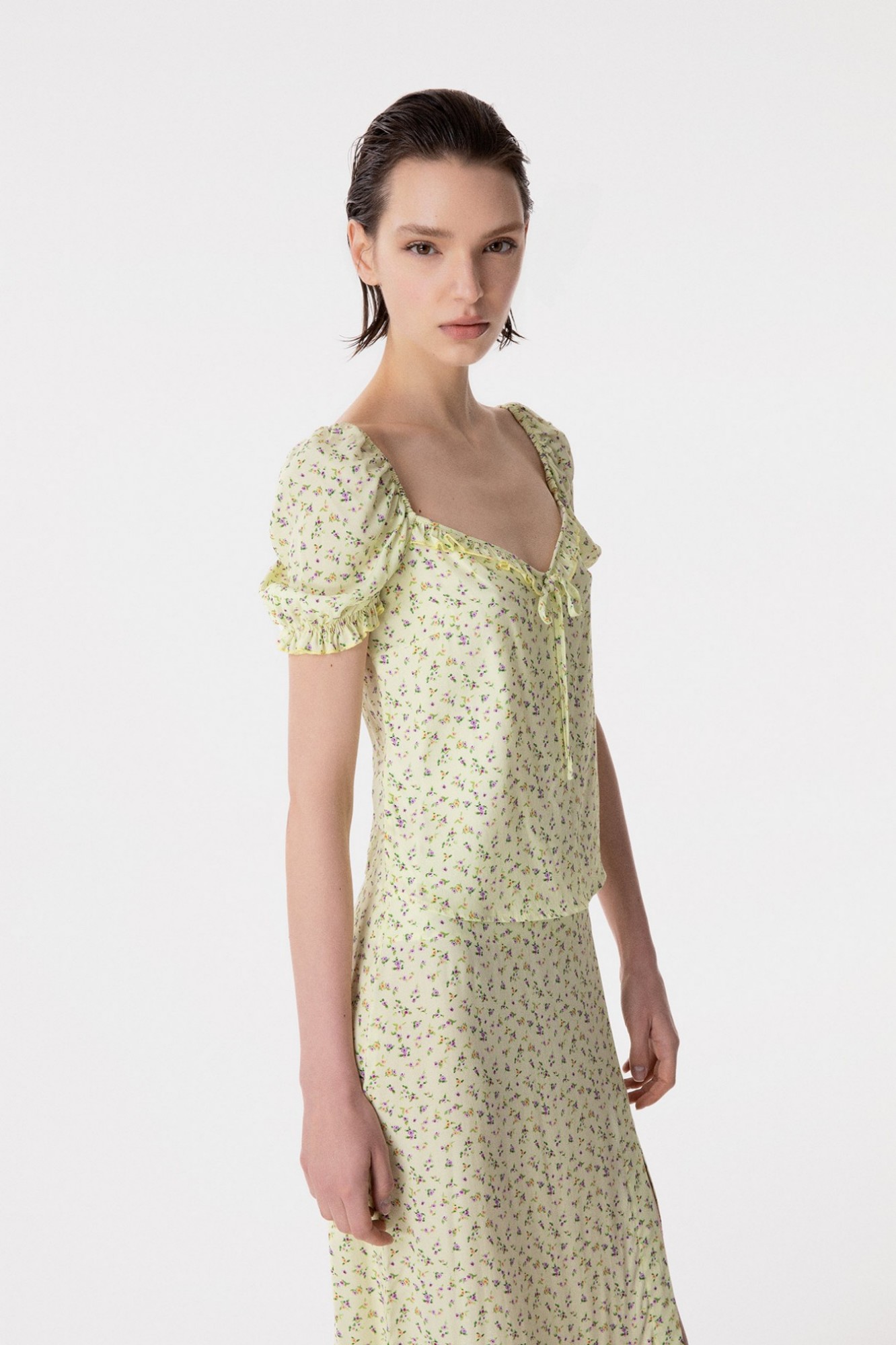 Letizia - Top In Crepe Mezza Manica Con Volant Sul Seno E Fondo Maniche • Jasmin Giallino