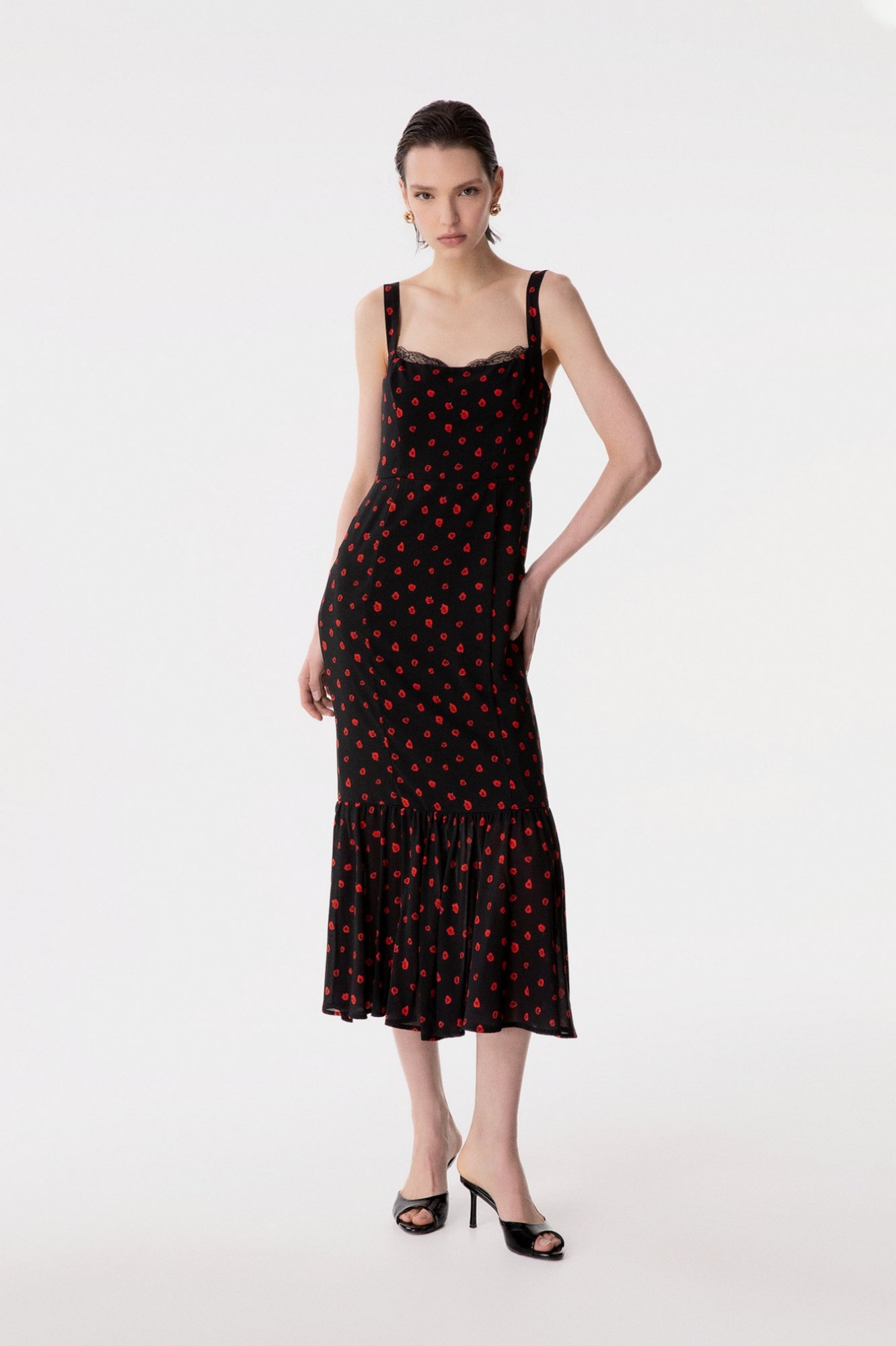 Denise - Abito Lungo In Georgette Con Spallina Larga, Scollo A Cuore E Fondo Balza Arricciata • Rose Nero